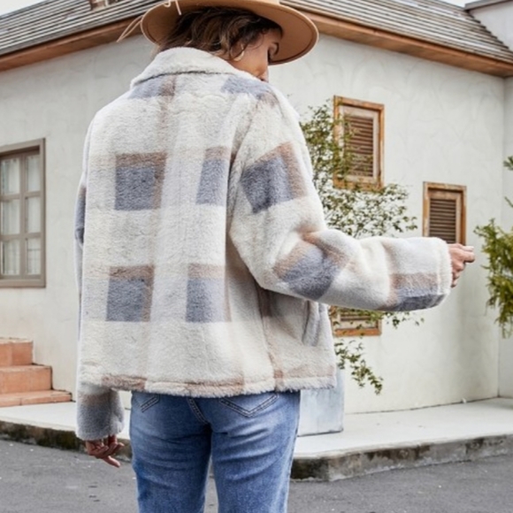 EUC Women's Faux Fur Plaid Jacket size Large - Picture 2 of 6